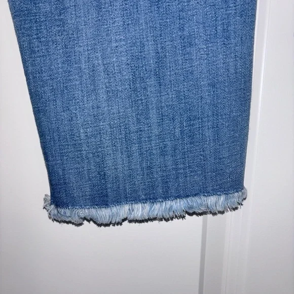 Chico’s Girlfriend Frayed Cropped Jeans Frayed Ankle Length Pashmina Indigo - Picture 4 of 8